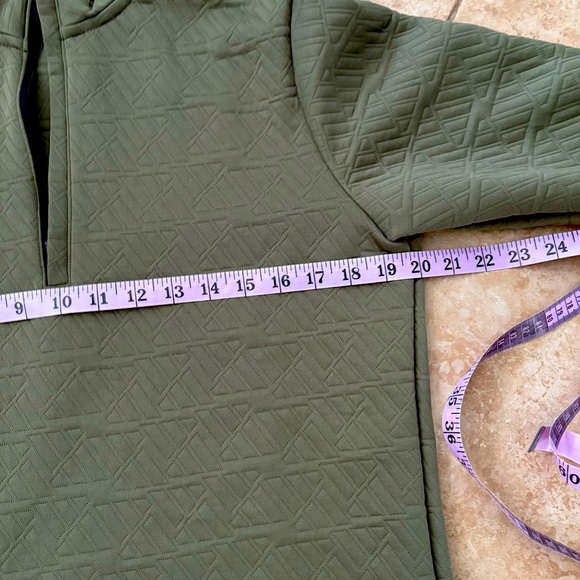 Adidas Olive Green half zip grid quilted logo graphic - Picture 9 of 10